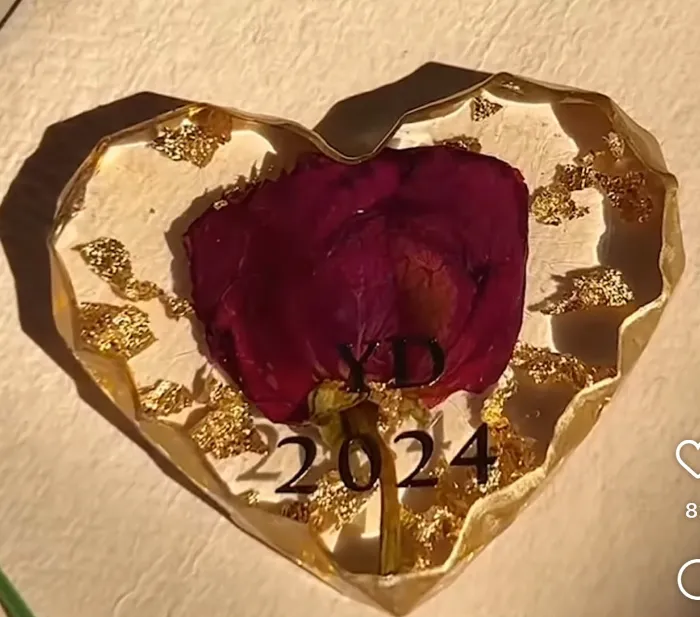 Heart-Shaped Rose Preservation Keepsake — Design #08