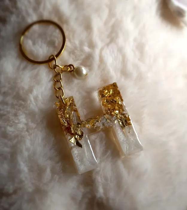 Gold Glitter H Initial Keychain — Design #12