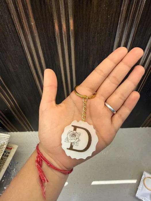 White D Initial Round Keychain — Design #39