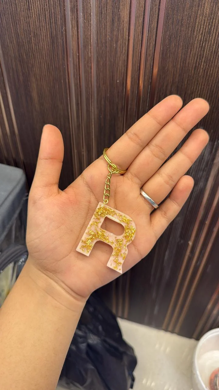 Gold Glitter R Initial Keychain — Design #45