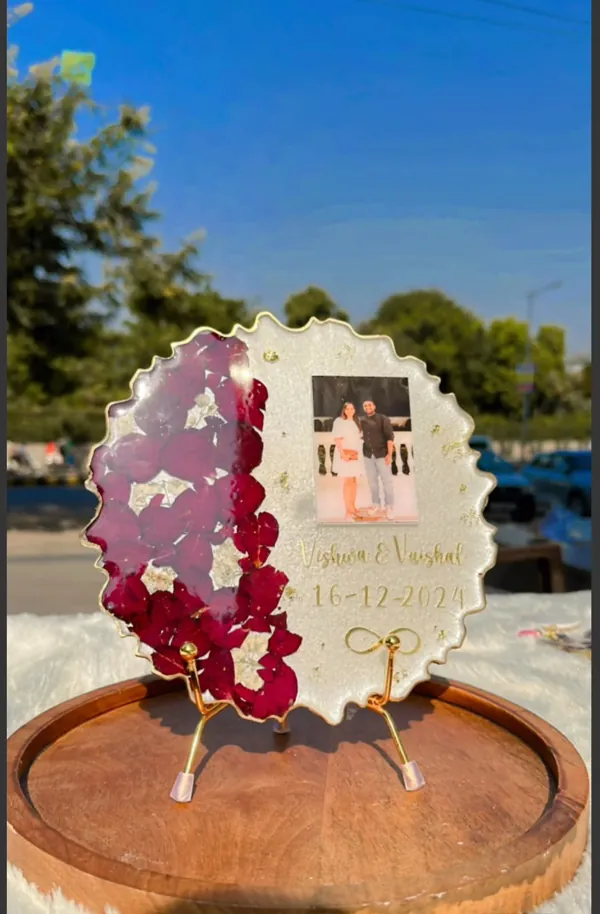 Photo frame with preserved flowers